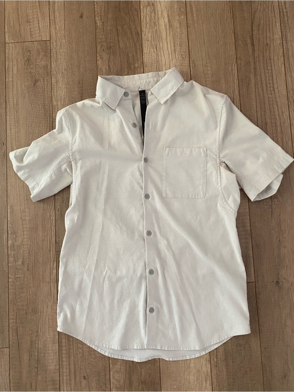 Lululemon Men's Short-Sleeve Button-Up Shirt in Light Grey